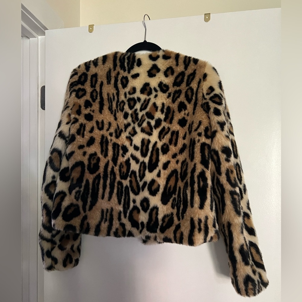Fuzzy leopard jacket! - Picture 2 of 5